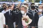 이재명,"대한민국은 친일세력과 미점령군 합작품...깨끗하게 출발되지 못했다“ 발언 논란...네티즌들 강력 반발