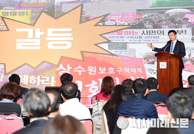 염태영 시장이 전국 민관협치 열린포럼에서 기조연설을 하고 있다.
