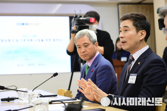  협약식에서 발언을 하고 있는 서철모 화성시장 
