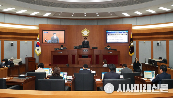 18일 장인수 오산시의회 의장이 ‘제248회 임시회 폐회를 선언하고 있다./제공=오산시의회