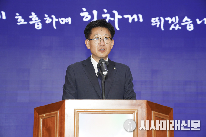 15일 천안시청 대회의실에서 제29대 천안시 부시장으로 취임한 전만권 부시장이 취임사를 하고 있다.