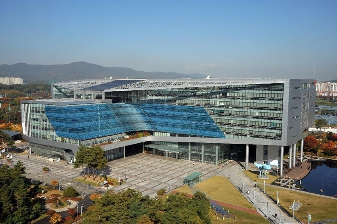 성남시청사 전경