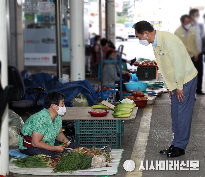 추석을 앞두고 전통시장을 방문한 정장선 평택시장