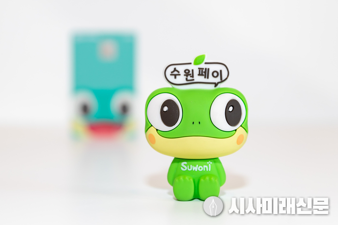 ‘수원이 피규어’. 수원시는 수원페이 가맹점의 신청을 받아 선착순으로 2500개를 무료 증정할 예정이다.