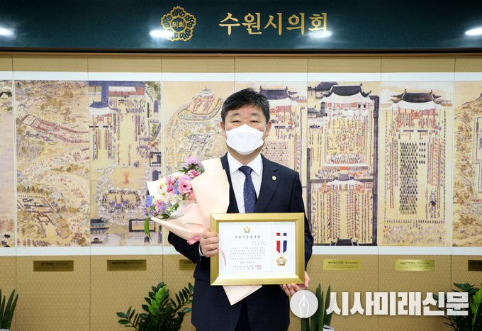 장인수 오산시의회 의장(사진)이 ‘2020 지방의원 매니페스토 약속대상’을 수상했다(사진=오산시의회 제공)