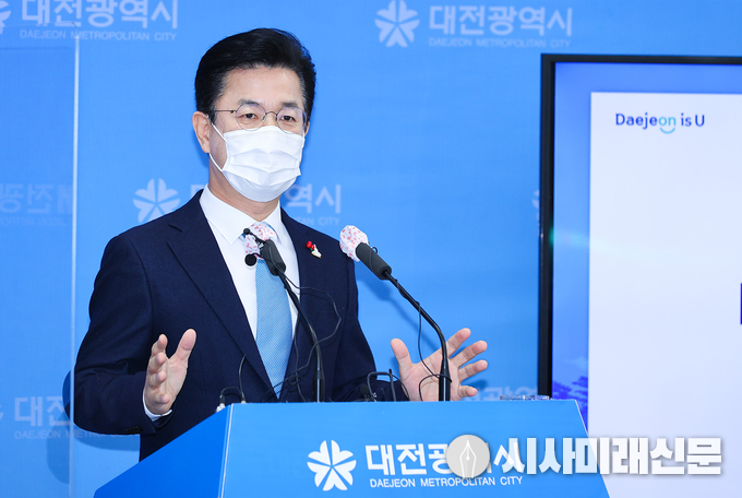 13일 허태정 대전시장이 신년 브리핑을 하고 있다.