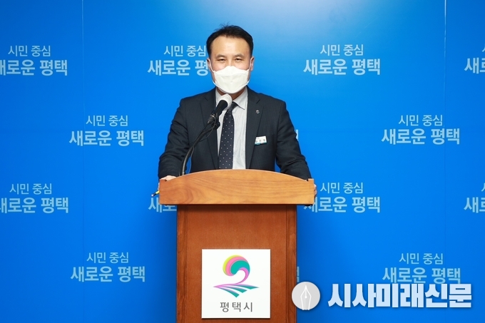 김진성 환경국장이 브리핑을 하고 있다.