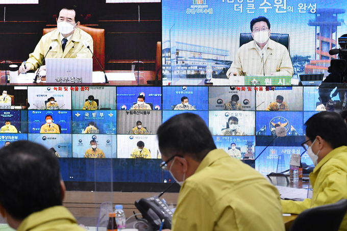 염태영 시장이 중대본 영상회의에 참석해 발언하고 있다.