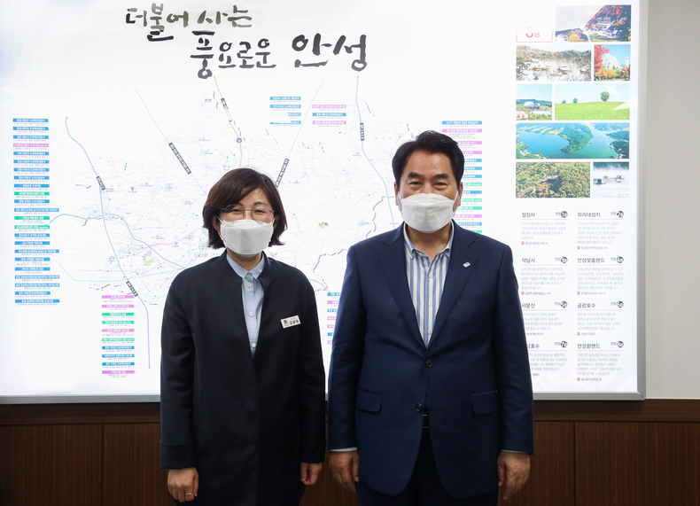 백군기 시장이 20일 김보라 안성시장을 만나 경강선 연장을 제4차 국가철도망 구축계획에 최종반영할 수 있도록 협력하기로 했다.