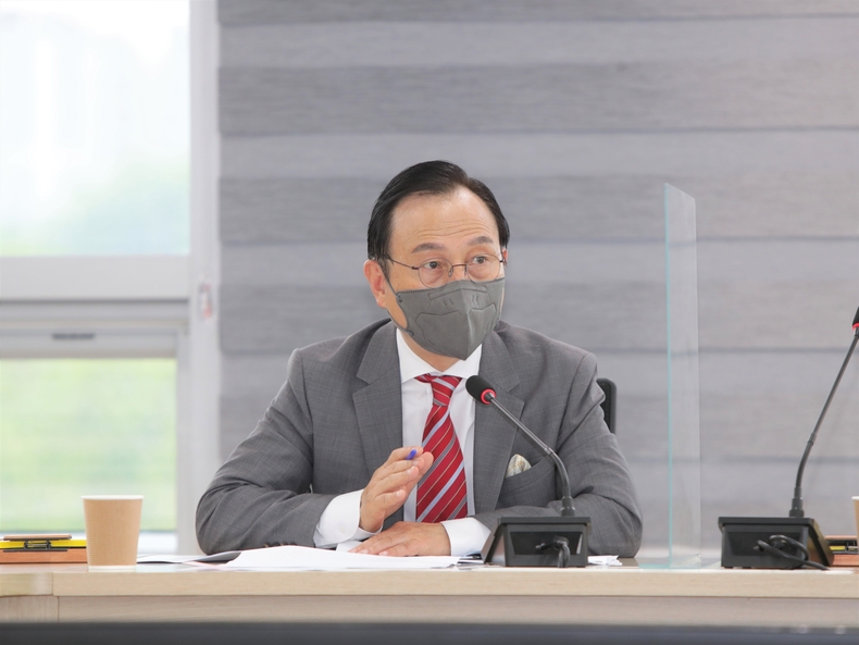박상돈 천안시장이 지난 7일 시청 중회의실에서 간부회의를 주재하고 있다.