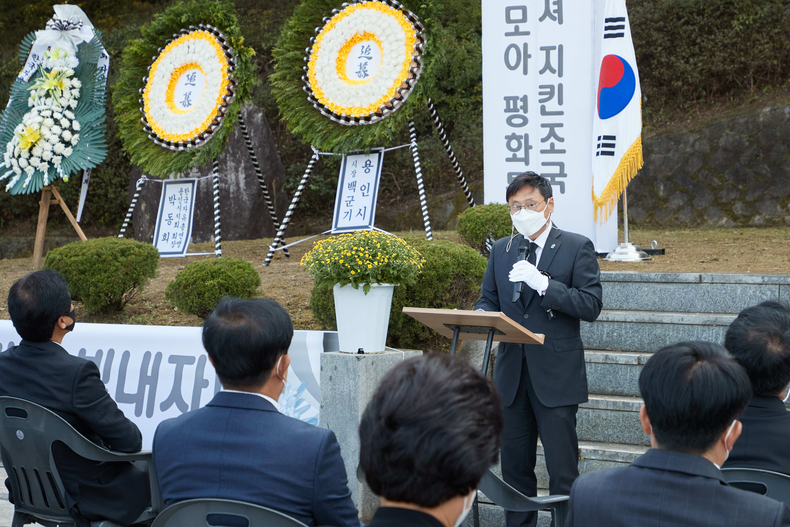 오후석 용인시 제1부시장이 27일 ‘제41회 자유수호희생자 합동위령제’에서 추도사를 하고 있다.