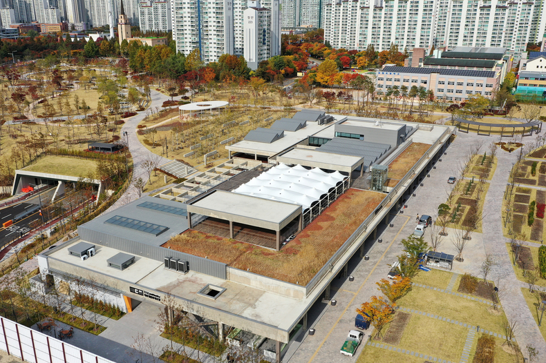수원시 장안구 정자동 111에 위치한 대유평공원과 111CM 전경.