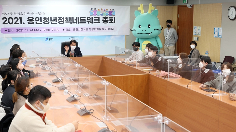 용인시는 제2기 청년정책네트워크 중간공유회를 개최해 유공자 9명을 표창했다