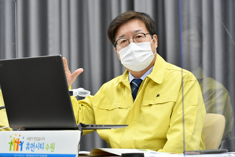 염태영 시장이 보고회에서 발언하고 있다.