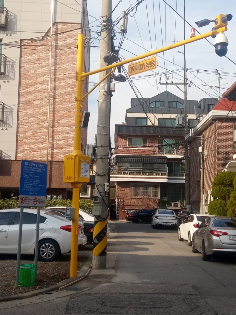 과천시_1위_cctv 148대 신규 설치(주택가 골목길 입구에 설치된 cctv)