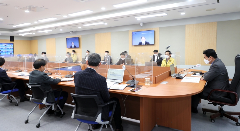 백군기 용인시장이 시정전략회의를 주재하고 있는 모습