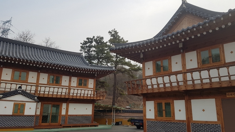 전통한옥 브랜드화 공모사업에 선정된 한울(사진 왼쪽)과 the한울 전경