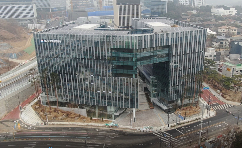 판교 제2테크노밸리 내에 건립한 성남 글로벌 융합센터 전경