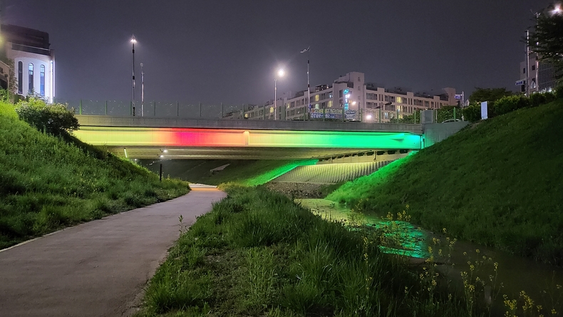 천안천(봉명교)과 불당천(서당교) 야간경관조명 연출 모습