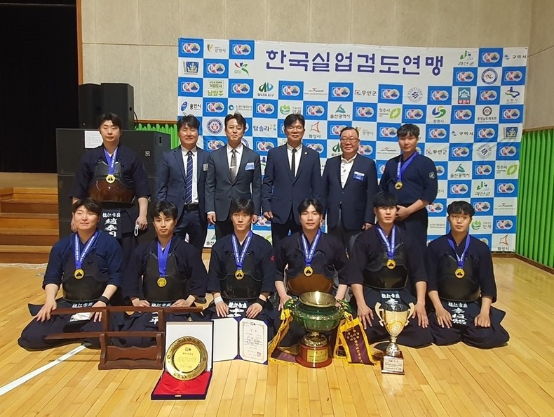 용인시청 직장운동경기부 검토팀이 ‘제7회 한국실업연맹회장배 전국검도실업검도대회’ 남자부 단체전에서 우승을 거뒀다.