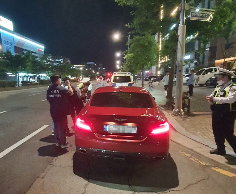 경찰이 음주운전 단속할 때 수원시는 체납차량 단속한다(1)