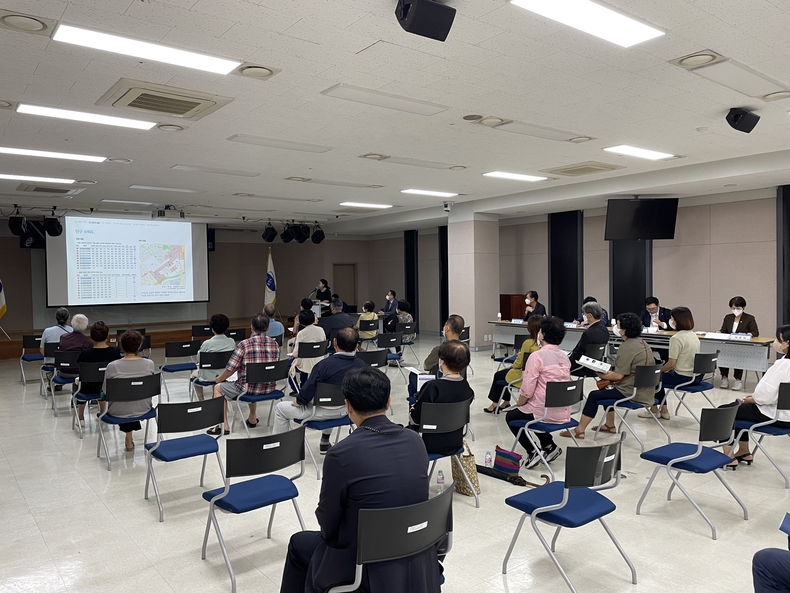 용인특례시가 19일 수지구 풍덕천동 도시재생사업 추진을 위한 공청회를 열고 주민들의 의견을 수렴했다.