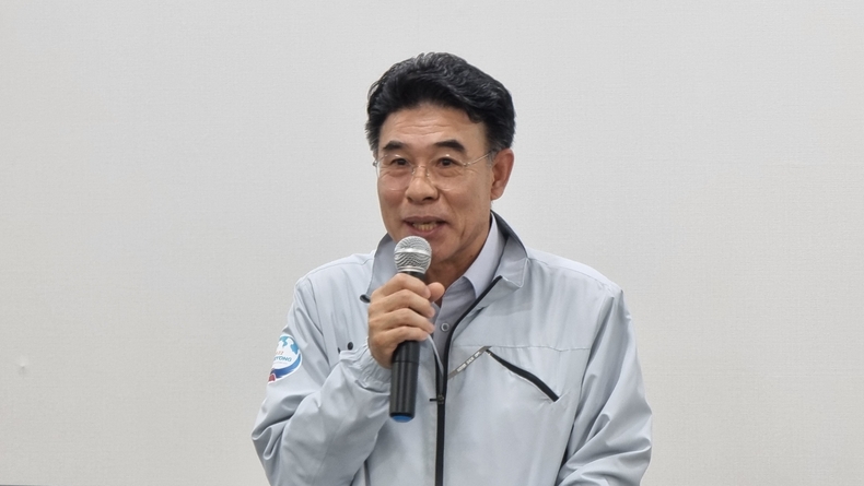 이응우 계룡시장이 언론 브리핑에서 인사말을 하고있다.