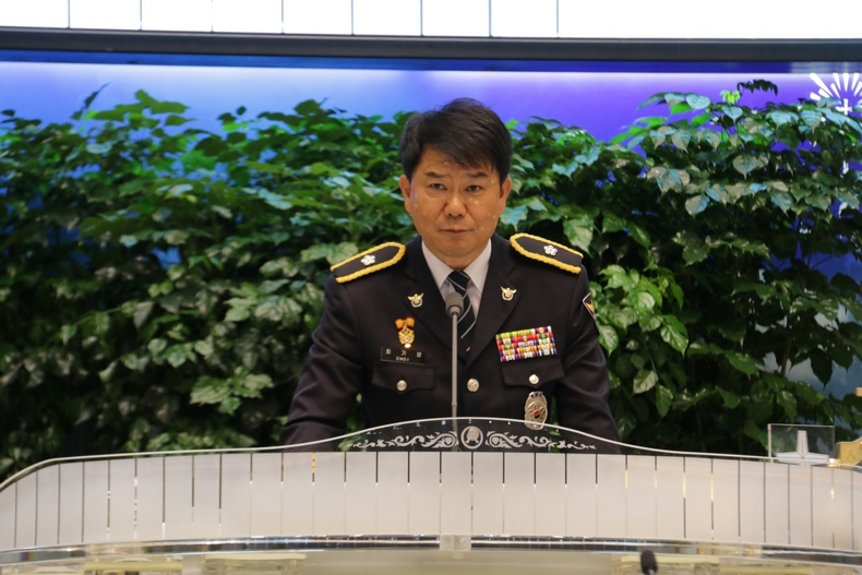 한경연 회장 최기영 경무관이 환영사를 하고 있다.