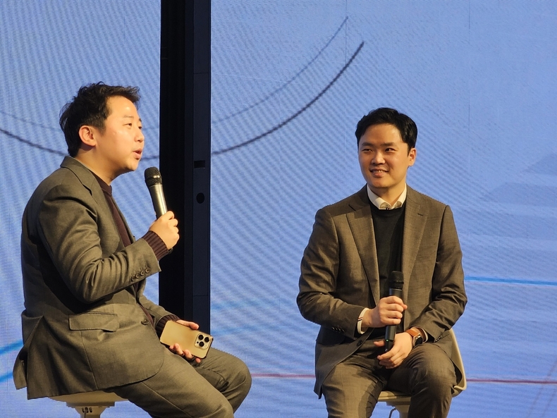 8일 오후 구자룡 비대위원과 토크하고 있는 저자 장예찬 최고위원