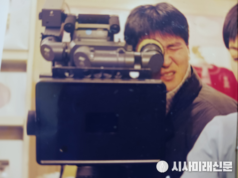 촬영중인 한덕전 감독