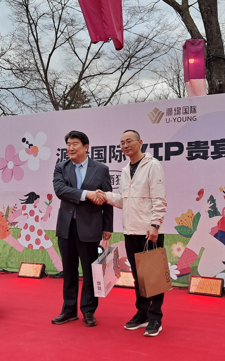 왼쪽부터 경기관광공사 조원용사장, 광저우원연생물과기유한공사 장청운(장칭윈)대표
