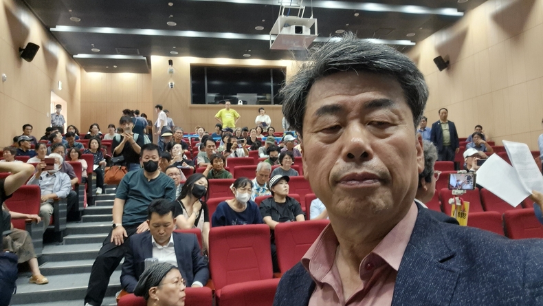 지광선 목사가 9월9일 제주평화인권헌장안 제정을 위한 반대 집회현장에 있다. 