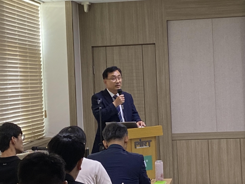 경기평택항만공사 사장(김석구)는 9월 11일(수) 평택국제자동차부두 회의실에서 인사말씀을 하고 있다.<br>

