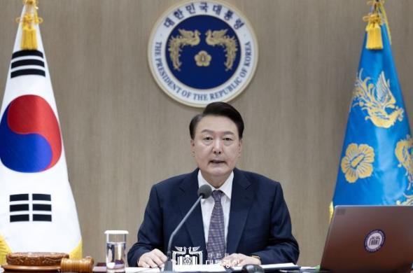 윤석열 대통령은 용산 대통령실에서 2024년도 제44회 국무회의를 주재했다.