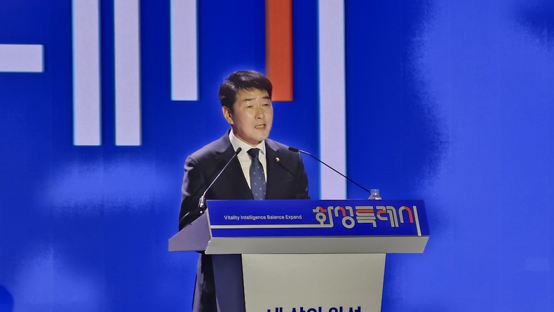 화성특례시의회 배정수 의장이 21일 화성특례시민의 날에 축사를 하고 있다. (사진=김은숙 기자)