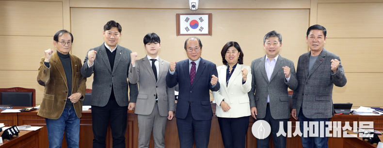 수원특례시의회 도시미래위원회 단체사진