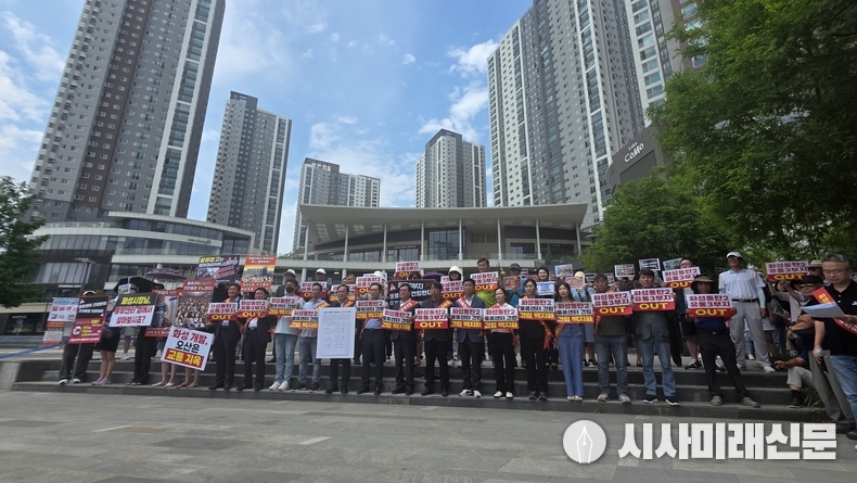 오산시는 19일 오후 동탄호수공원 수변문화광장에서 동탄 초대형 물류센터 건립을 반대하는 집회를 개최했다. (사진=김은숙 기자)