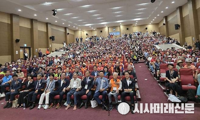 지난 16일 국회에서 열린 ‘2025 맨발걷기 국민운동 지원 법률 제정을 위한 국회 정책 토론회’가 과학자, 교육자, 법률가 등 전문가와 시민 550여명이 참가해 성황리에 개최되었다. (사진=이개호 의원실 제공)