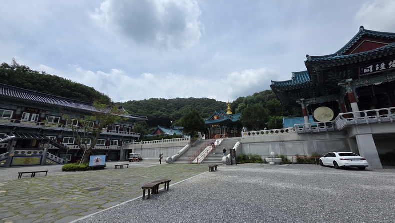 법륜사 전경
