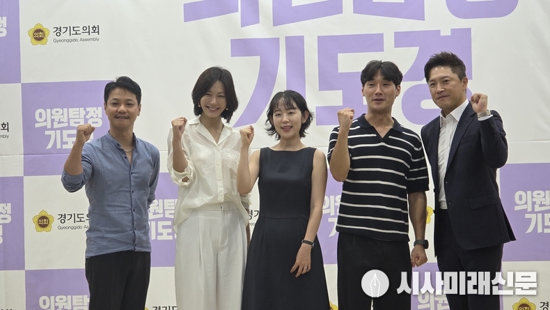 웹드라마에 출연한 배우들이 기념촬영을 하고 있다. 왼쪽부터 홍경인, 정애연, 공진서, 서현우, 안재모 (사진=김은숙 기자)