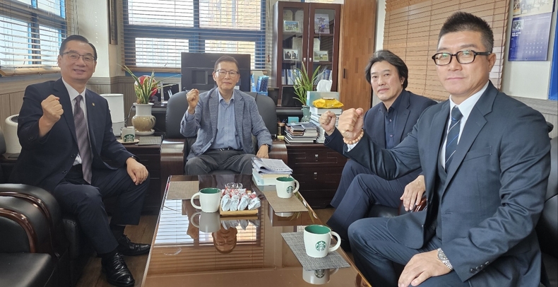 좌측부터 강진복 위원장. / 배동용 상임고문 / 빈대욱 추진운영단장 / 김정진 대외협력부장