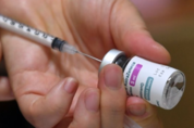 경찰도 원하지 않는 아스트라제네카 백신...정부의 새로운 과제 'AZ 누구에게 접종' 해야하나?