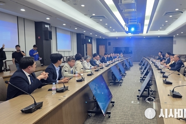 거북섬, 정치 공방 넘어서 ‘실질적 대책’ 요구… 상인들과 정치권 간담회 열려