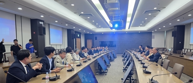 거북섬, 정치 공방 넘어서 ‘실질적 대책’ 요구… 상인들과 정치권 간담회 열려