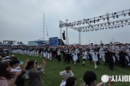 <기획특집> 바다가 춤추고, 도시가 노래한 3일간의 항해 '제15회 화성뱃놀이축제' 전곡항서 성황리 개최