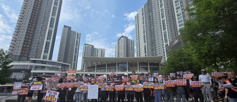 [현장르뽀/영상뉴스] 오산시 이권재 시장, “화성시는 동탄 물류센터 즉시 백지화 하라”… 오산 시민들 “주거권‧교통안전 심각한 위협”