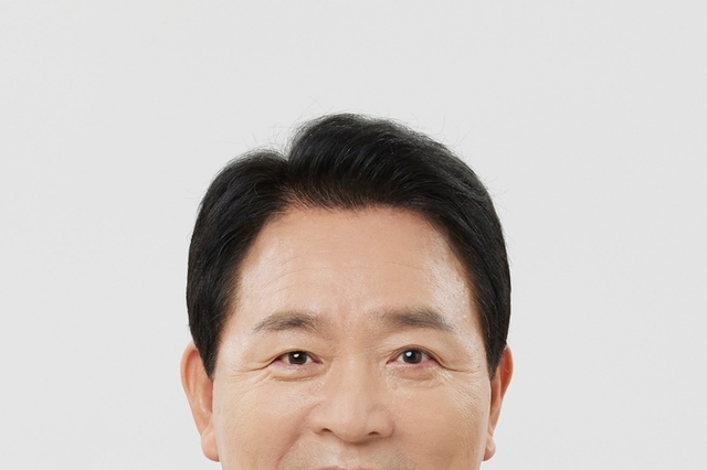 성일종 국방위원장“이재명 정권 사병화에 중장 33개 보직 중 36 공석...당장 전쟁나면 어떻게 할 것인가”