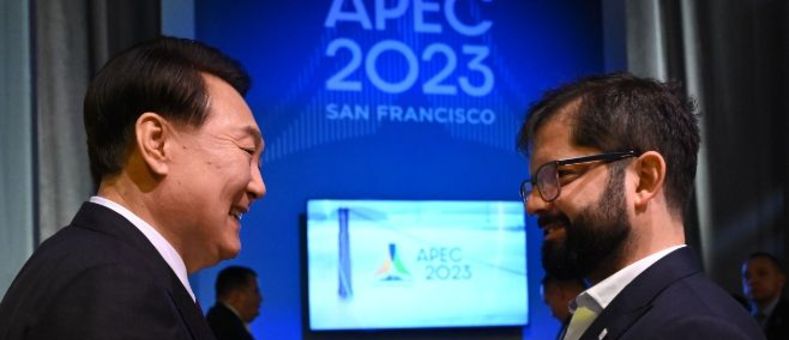 윤석열 대통령, APEC 정상회의 참석 계기 한-칠레 정상회담