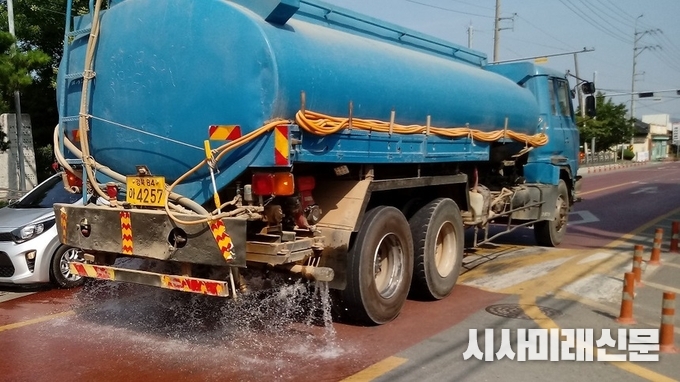 폭염 대비 경주시 서면 주요도로 살수 작업 지원