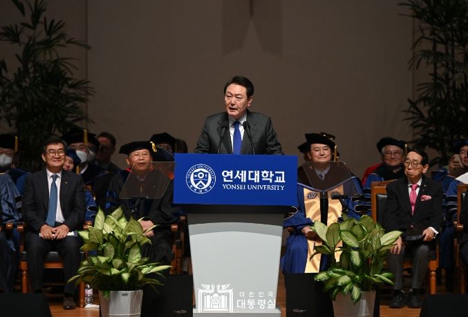2월 27일 윤석열 대통령은 연세대학교 학위수여식에 참석했다.